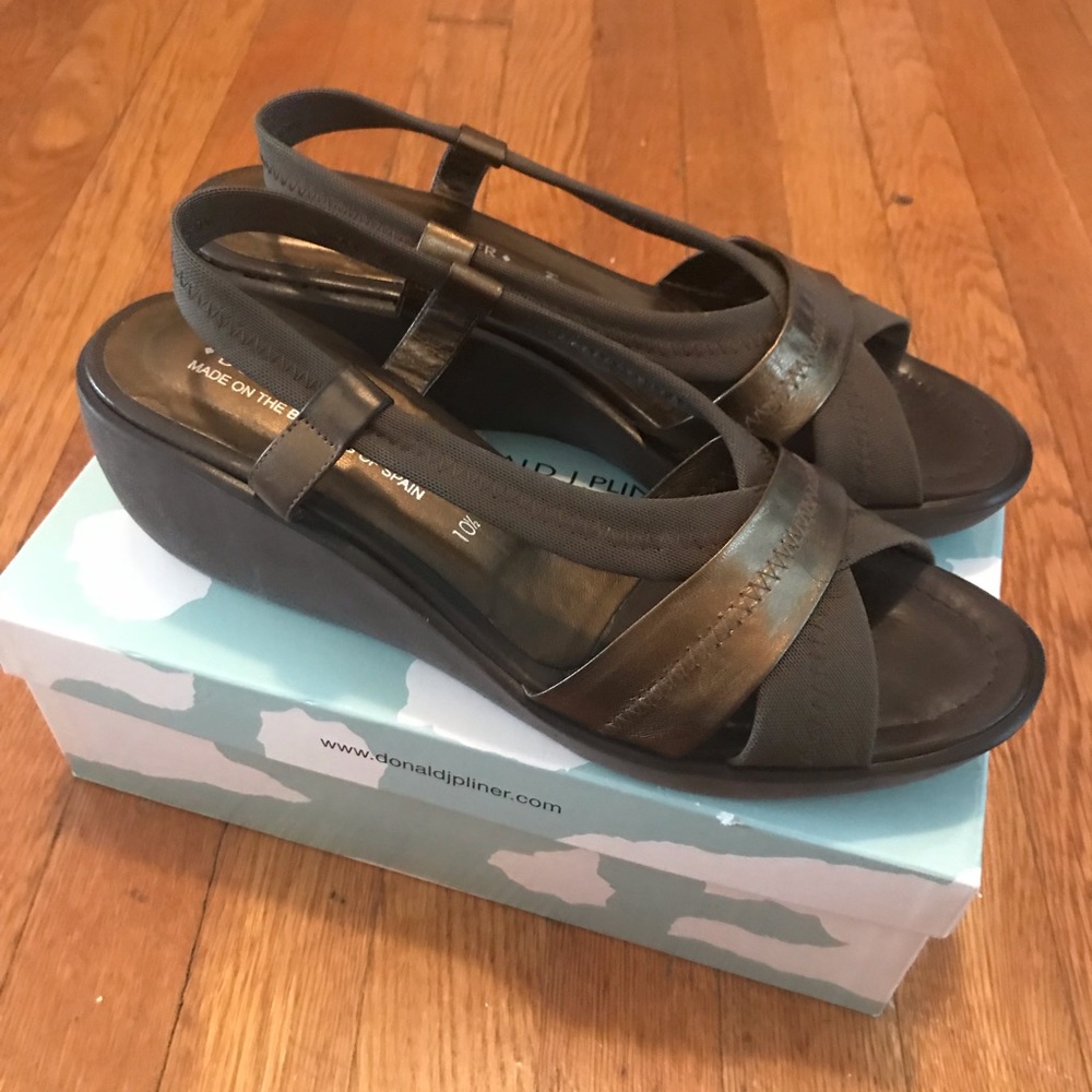Donald J Pliner Wedges